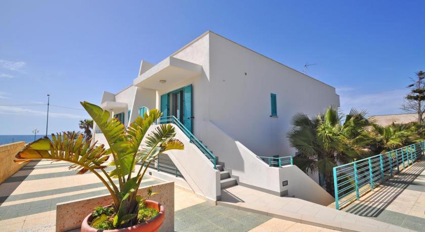 Terrazze Del Mare Aparthotel Racale Exterior photo
